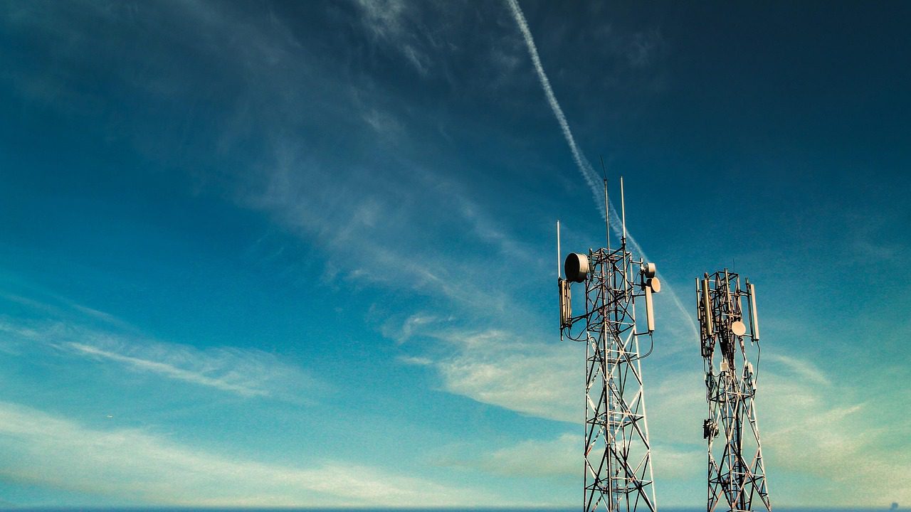 5G internet on cellular towers