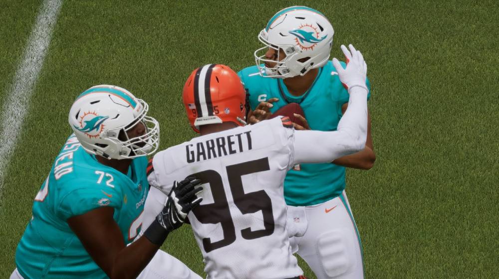 7. Myles Garrett - 98 OVR (Cleveland Browns)