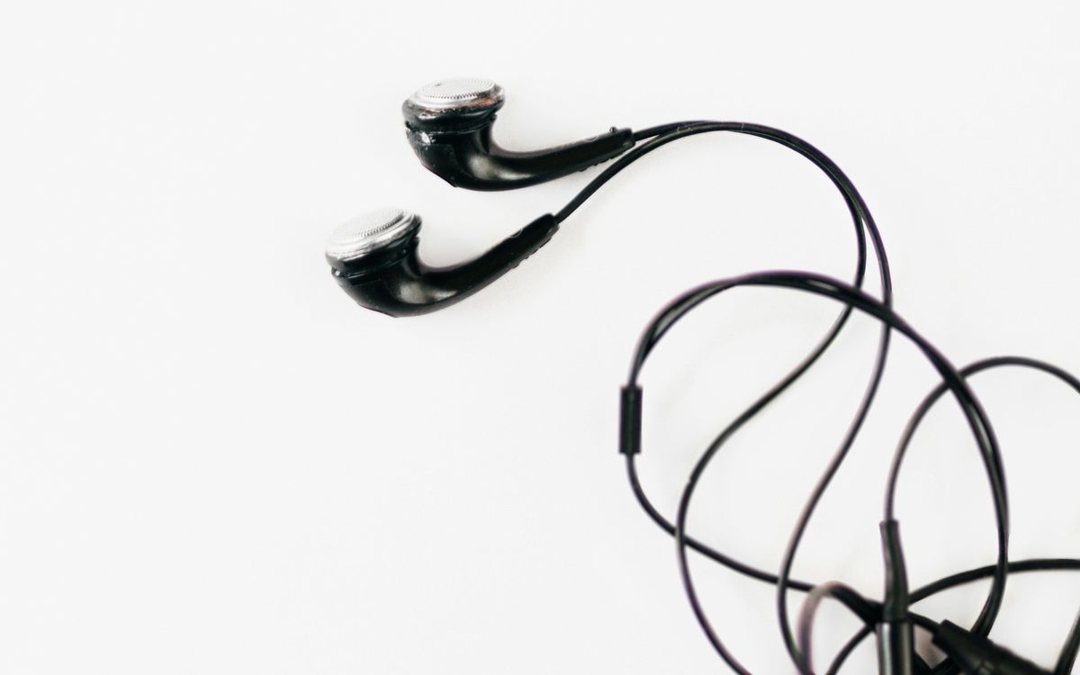 behnam-norouzi-qhqFVkrArIA-unsplash Best Wired Earbuds for Gaming: Top Picks for Gamers